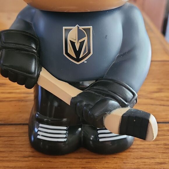 5/$15 NHL licensed Vegas Golden Knight BIG SIP 16 oz water bottle - Picture 3 of 8